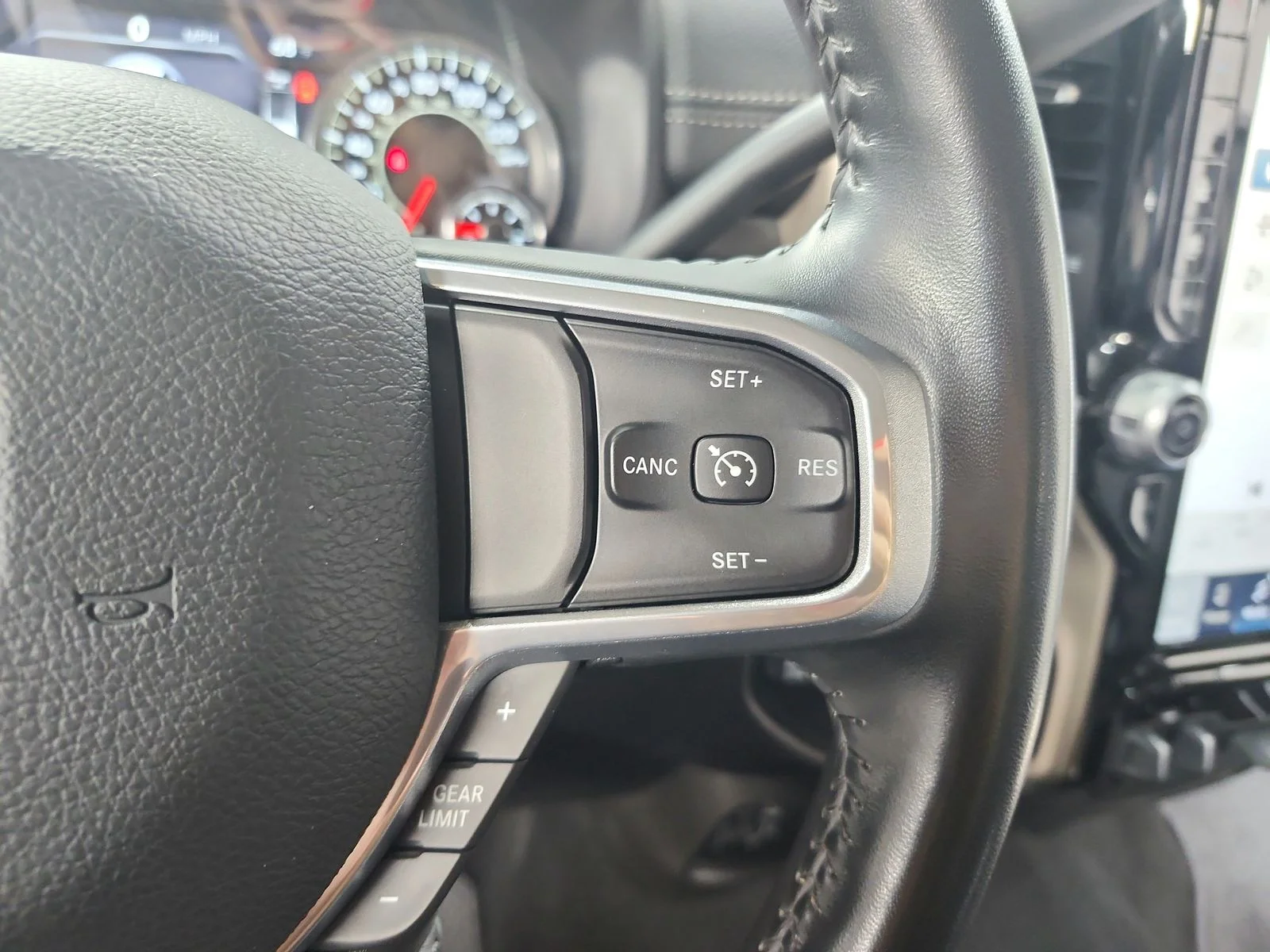 Used 2024 Silver Ram Laramie image 25
