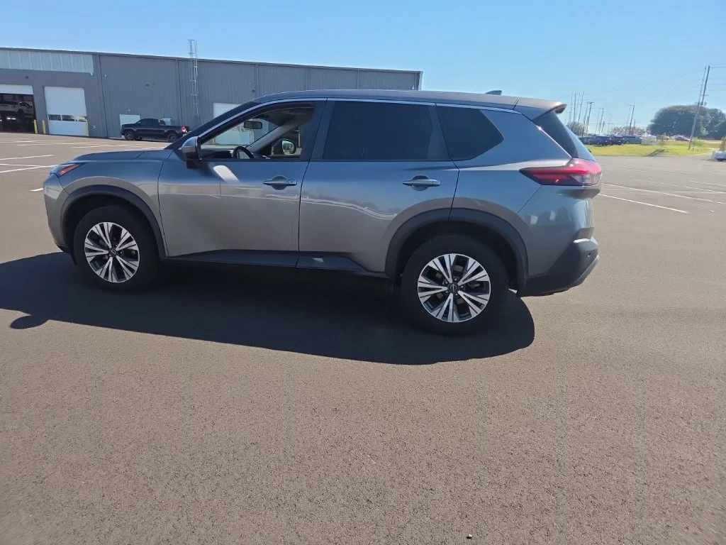 Used 2023 Gray Nissan SV image 9