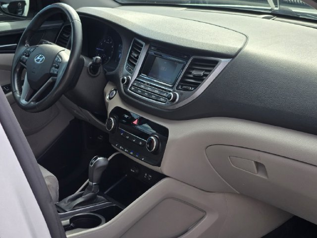 Used 2016 Silver Hyundai Sport image 6