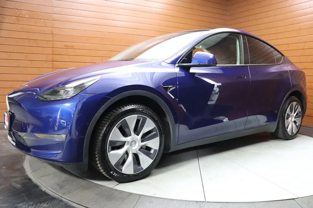 Used 2022 Deep Blue Metallic Tesla Long Range image 1