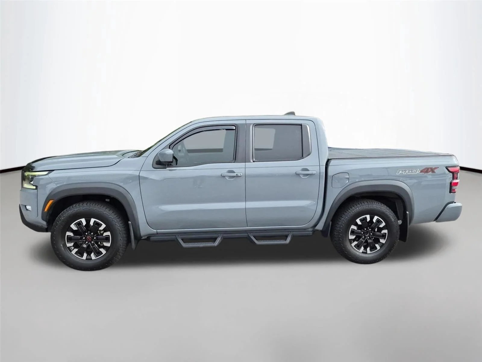 Used 2022 Boulder Grey Pearl Nissan PRO-4X image 2