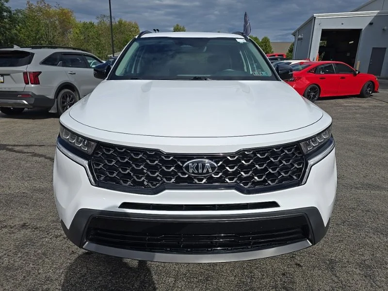 Used 2021 White Kia S image 2