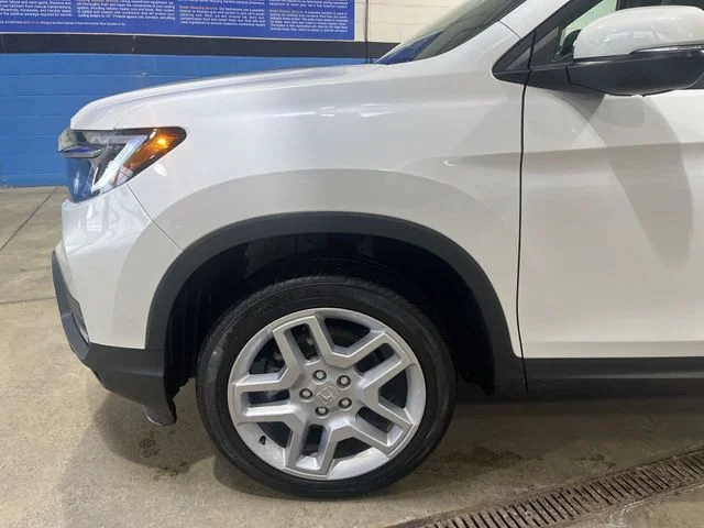 Used 2024 White Honda EX-L image 21