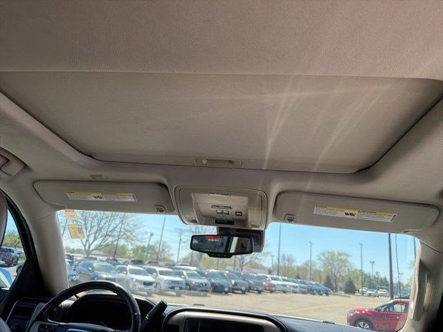 Used 2015 White Diamond Tricoat GMC Denali image 24
