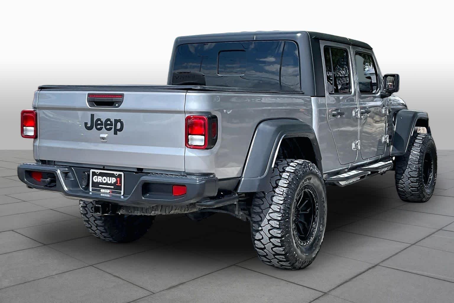 Used 2020 Billet Silver Metallic Clearcoat Jeep Sport S image 12