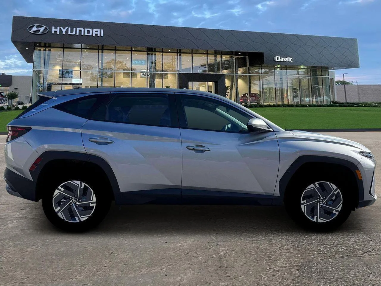 New 2026 Shimmering Silver Metallic Hyundai Blue SE image 9