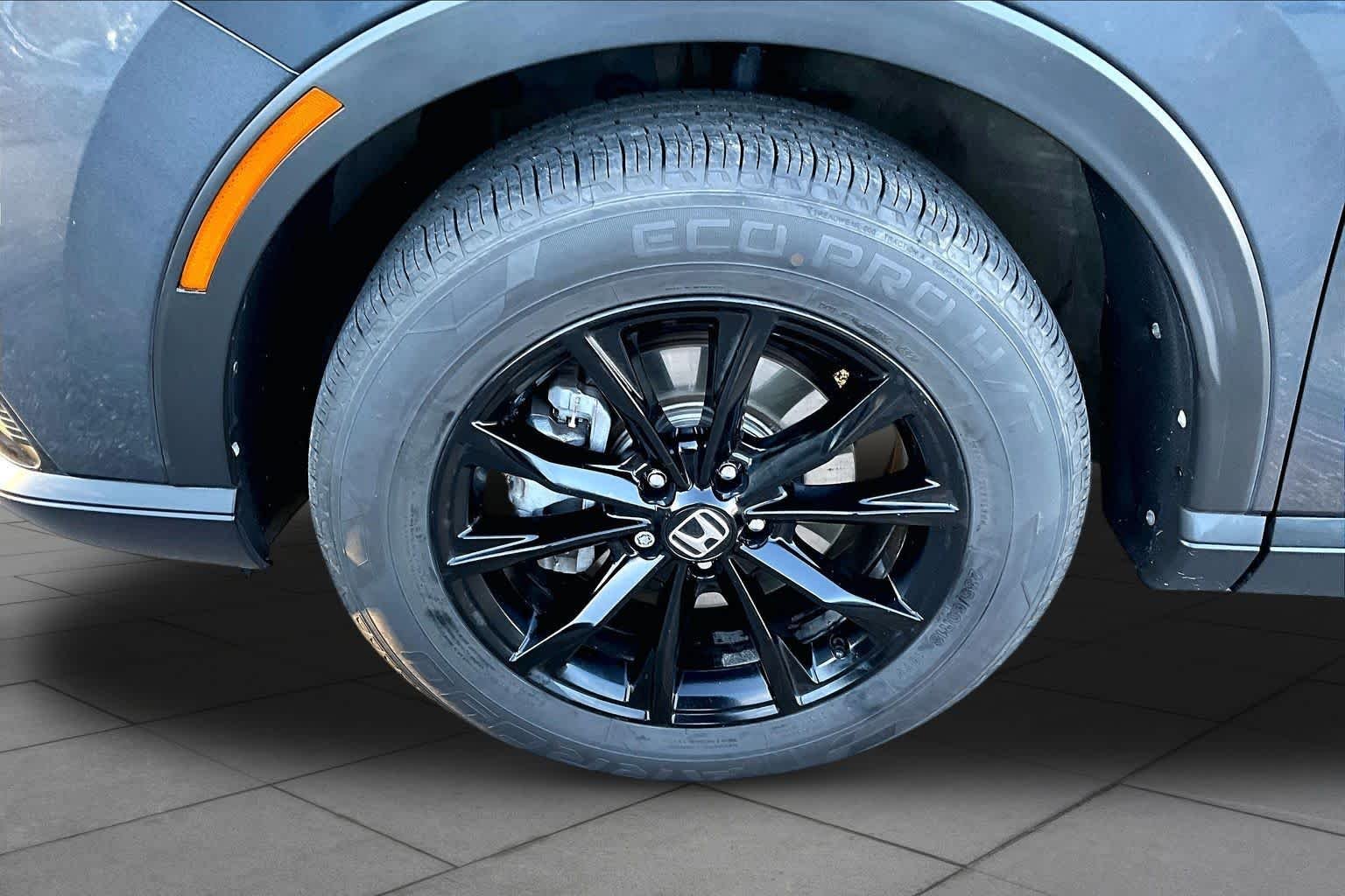 Used 2025 Meteorite Gray Metallic Honda Sport image 11