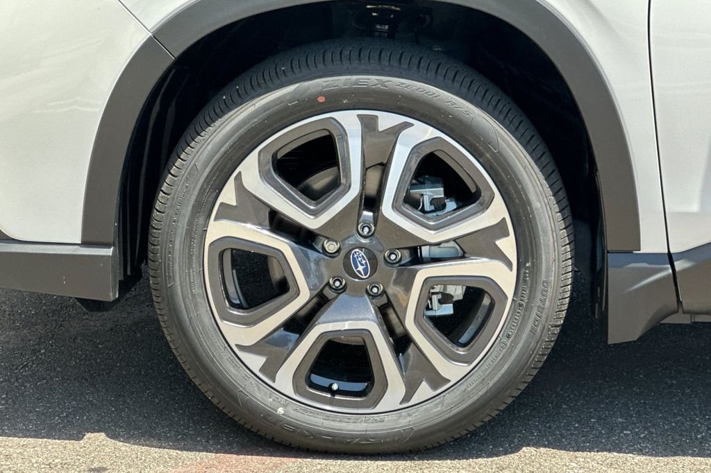 New 2026 CRYSTAL WHITE PEARL Subaru Limited 7-Passenger image 38
