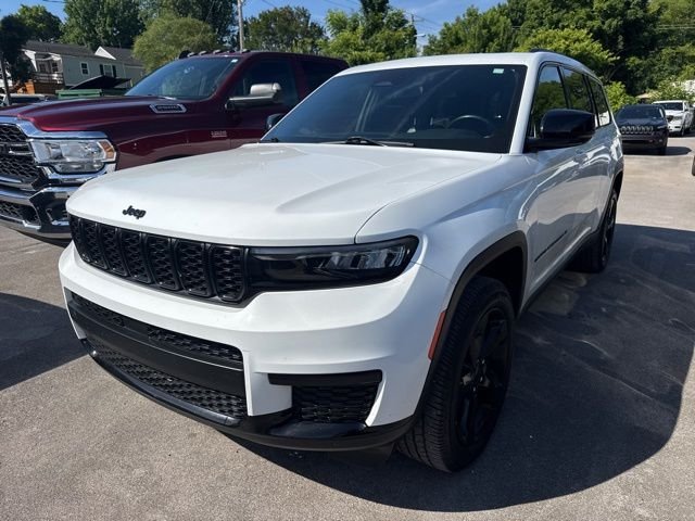 Used 2021 White Jeep Altitude image 3