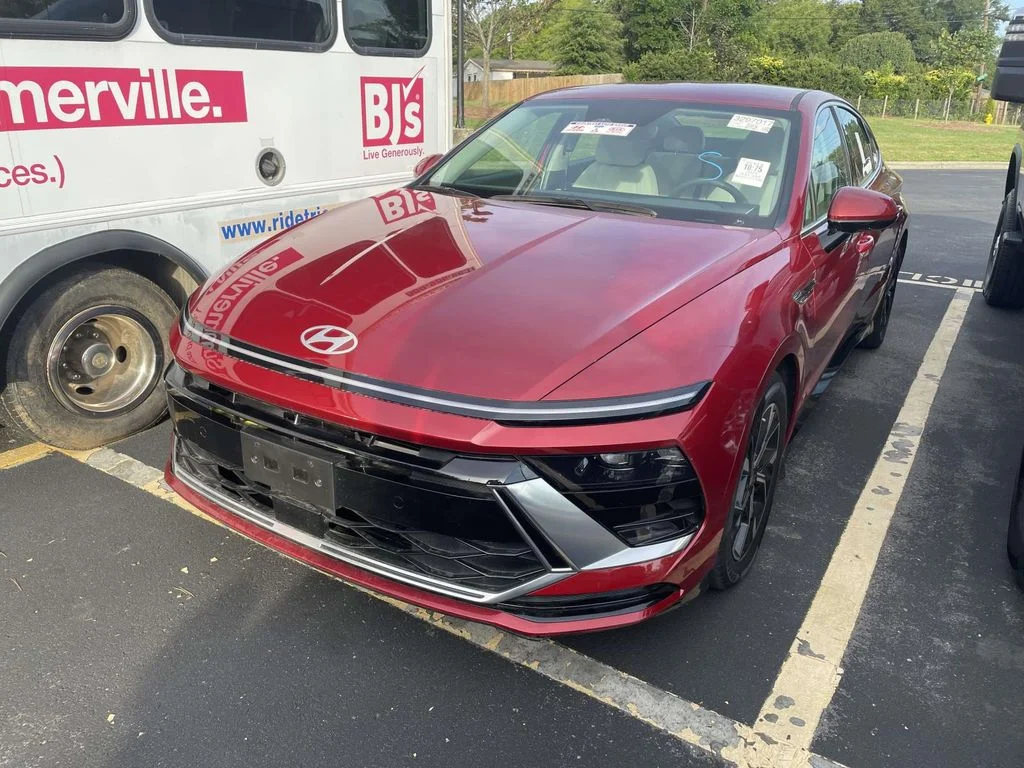 Used 2024 Ultimate red Hyundai SEL image 3