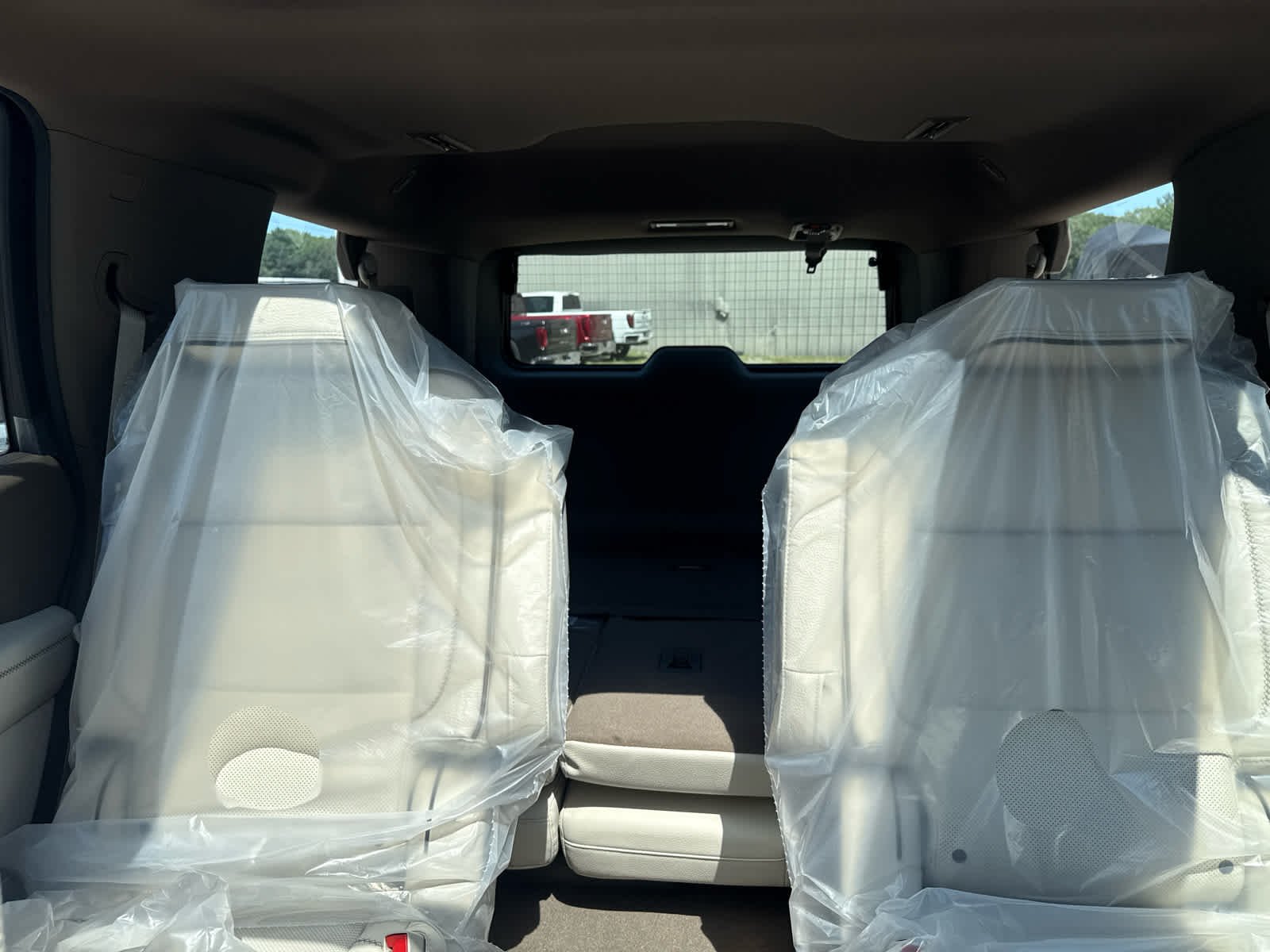 2026 GMC Yukon Denali - Photo 24