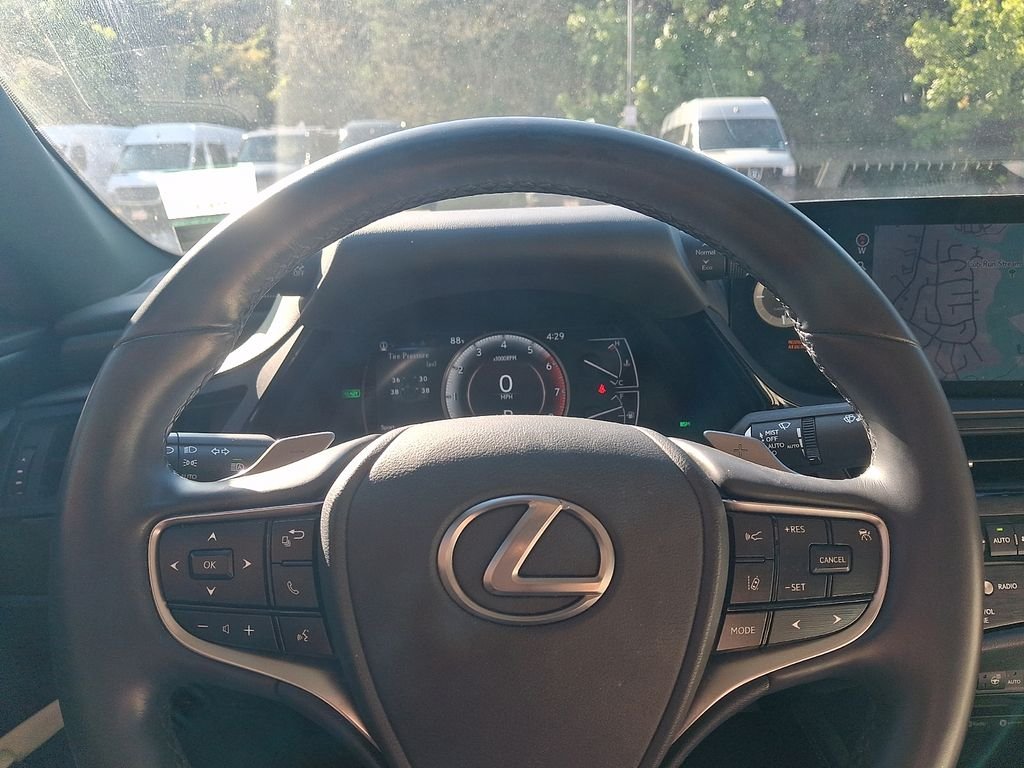 Used 2022 White Pearl Lexus 300h image 20