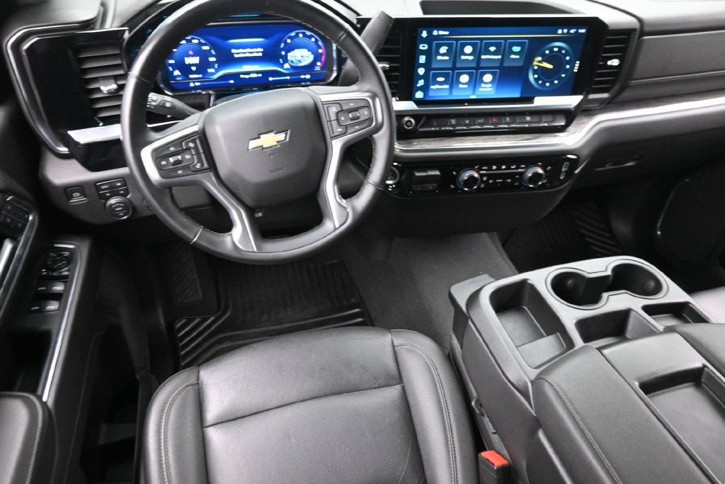 Used 2025 White Chevrolet LTZ image 14