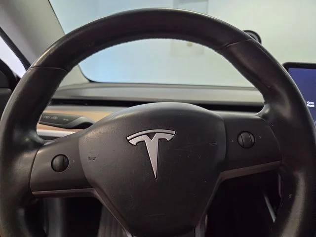 Used 2018  Tesla Long Range image 22