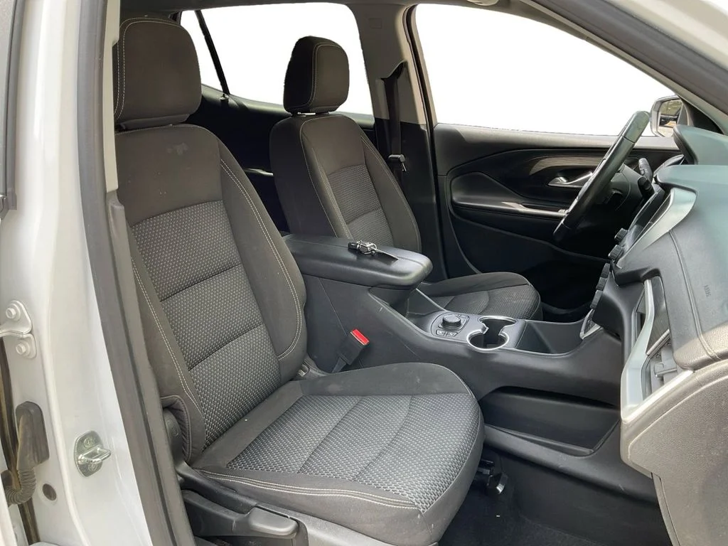 Used 2023 White GMC SLE image 26
