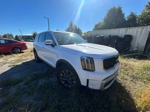 Certified Used 2024 White Kia LX image 1