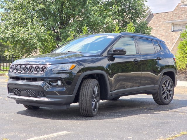 New 2026 Diamond Black Crystal Pearl-Coat Exterior Paint Jeep Limited image 25