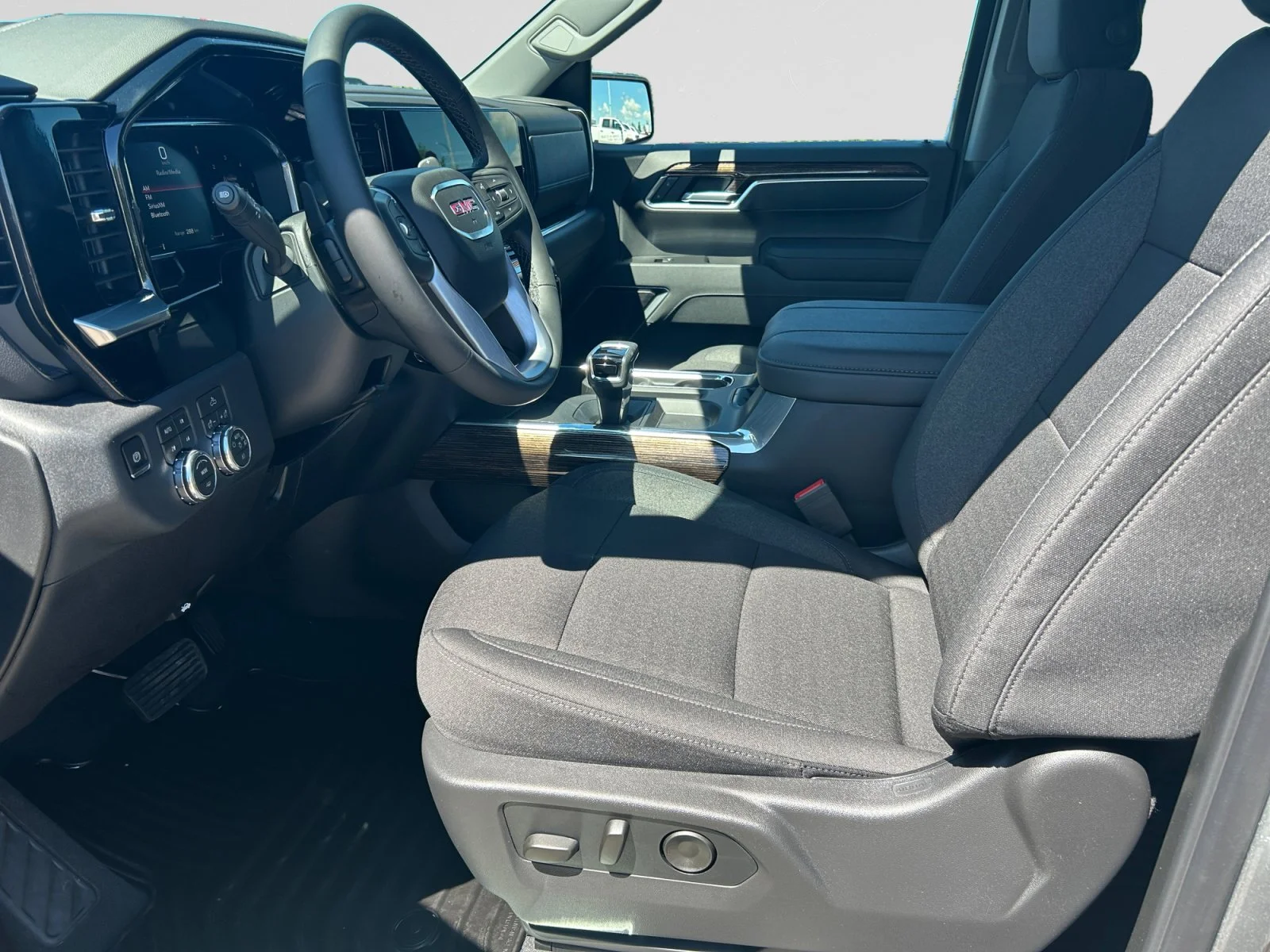 New 2026 Sterling Metallic GMC Elevation image 13