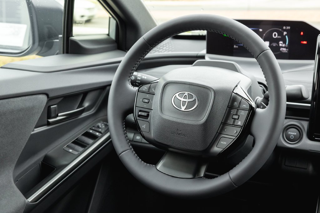 2026 Toyota C-HR SE - Photo 13