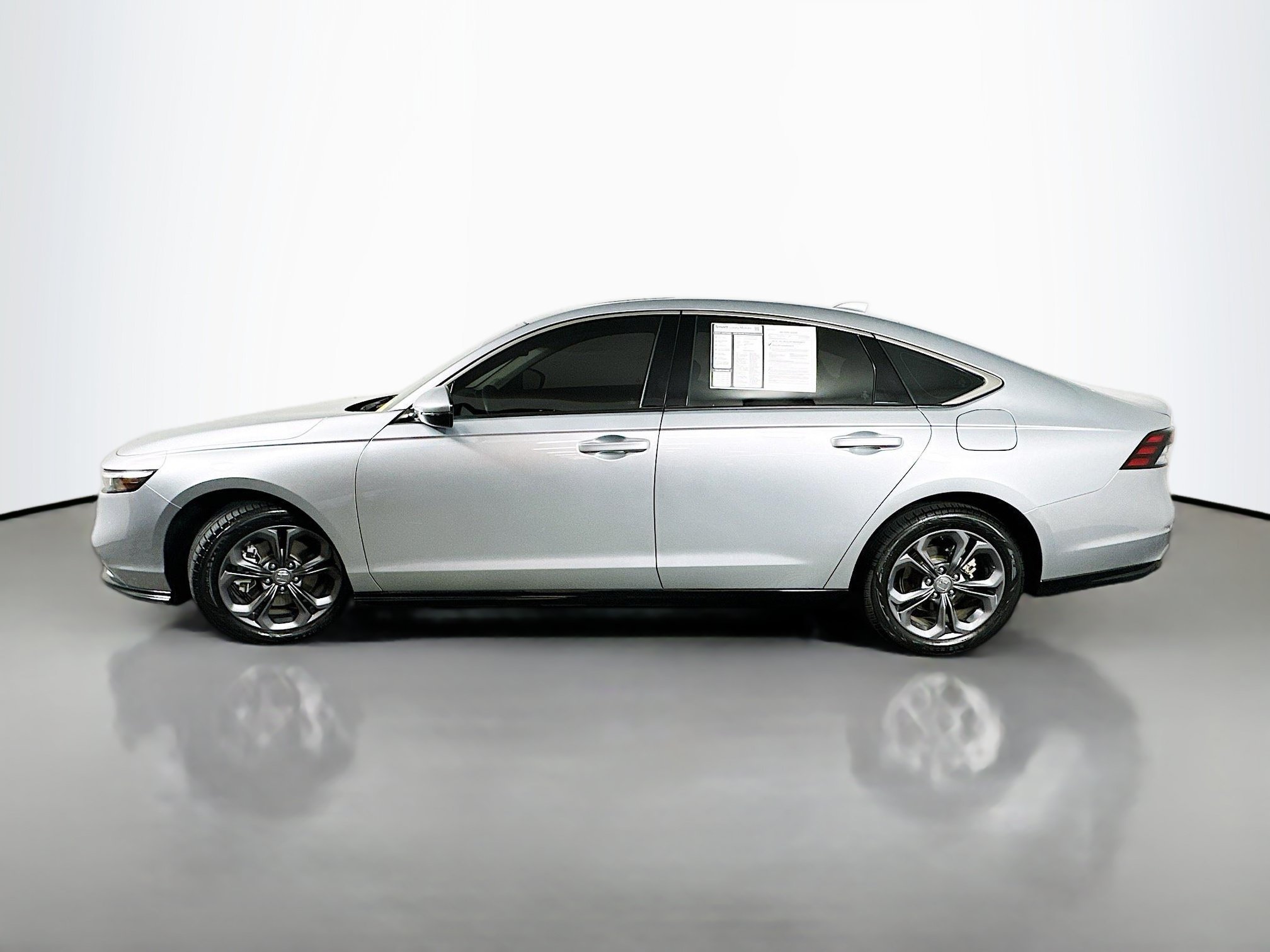Used 2024 Solar Silver Metallic Honda EX-L image 7