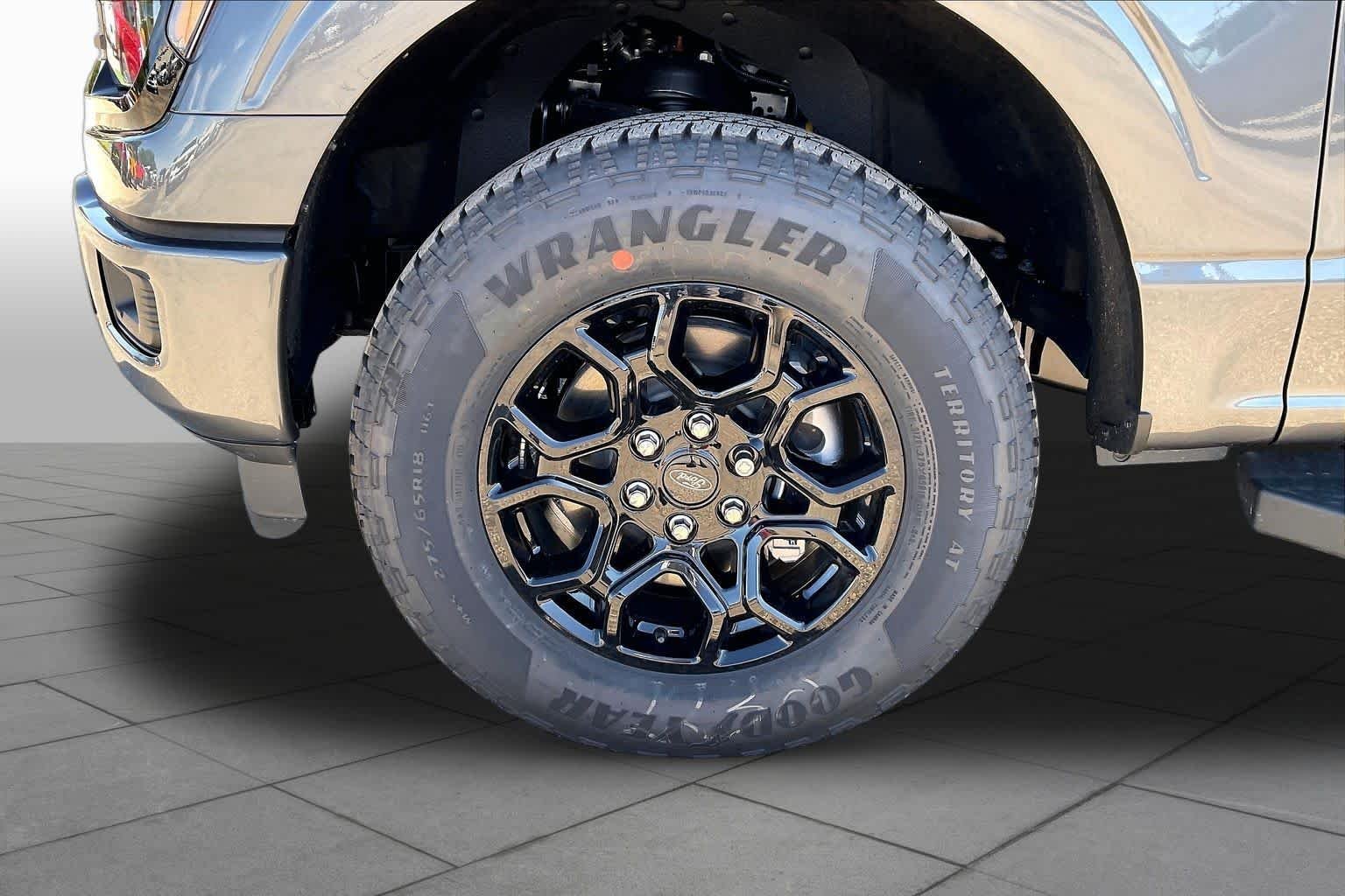 New 2026 Carbonized Gray Metallic Ford XLT image 11
