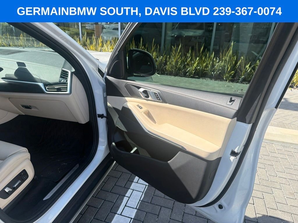 Used 2022 Alpine White BMW xDrive40i image 15