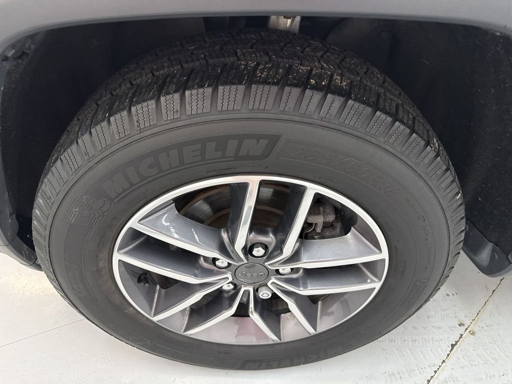 Used 2020 Bright White Clearcoat Jeep Limited image 33