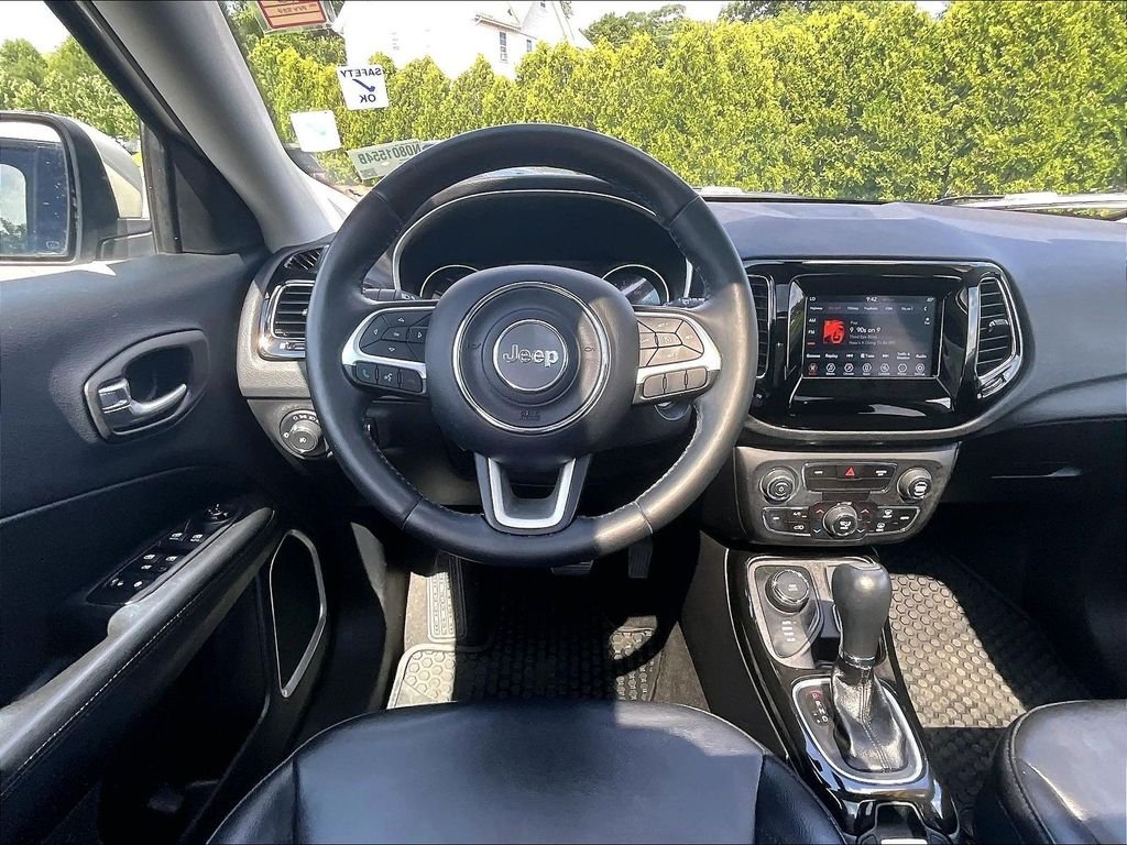 Used 2019 White Jeep Latitude image 17