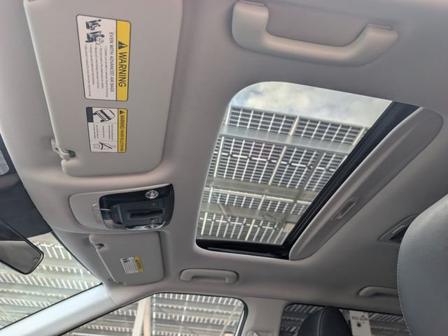 Used 2022 White Kia EX image 20