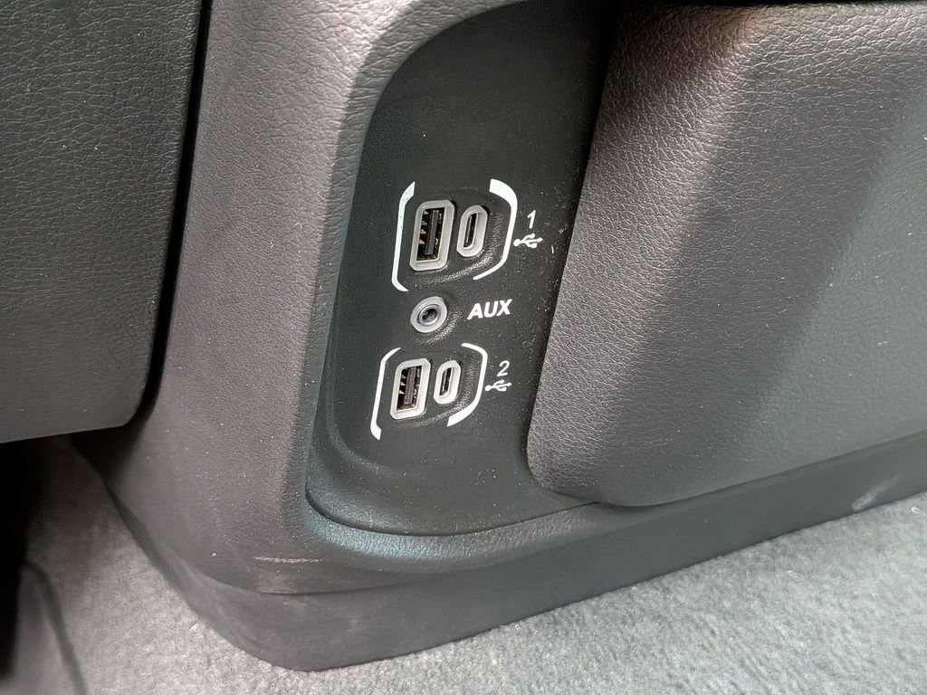 Used 2024 Silver Ram Laramie image 33