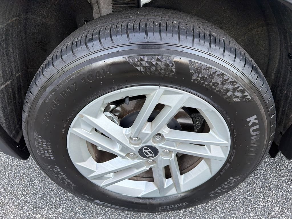 2025 Hyundai Tucson SE - Photo 17
