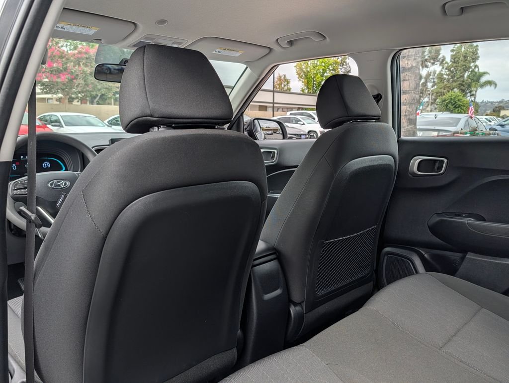 2025 Hyundai Venue SE - Photo 13