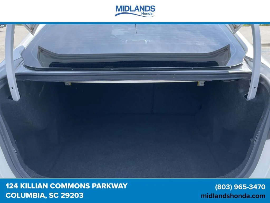 Used 2016 White Platinum Clearcoat Metallic Ford SE image 8