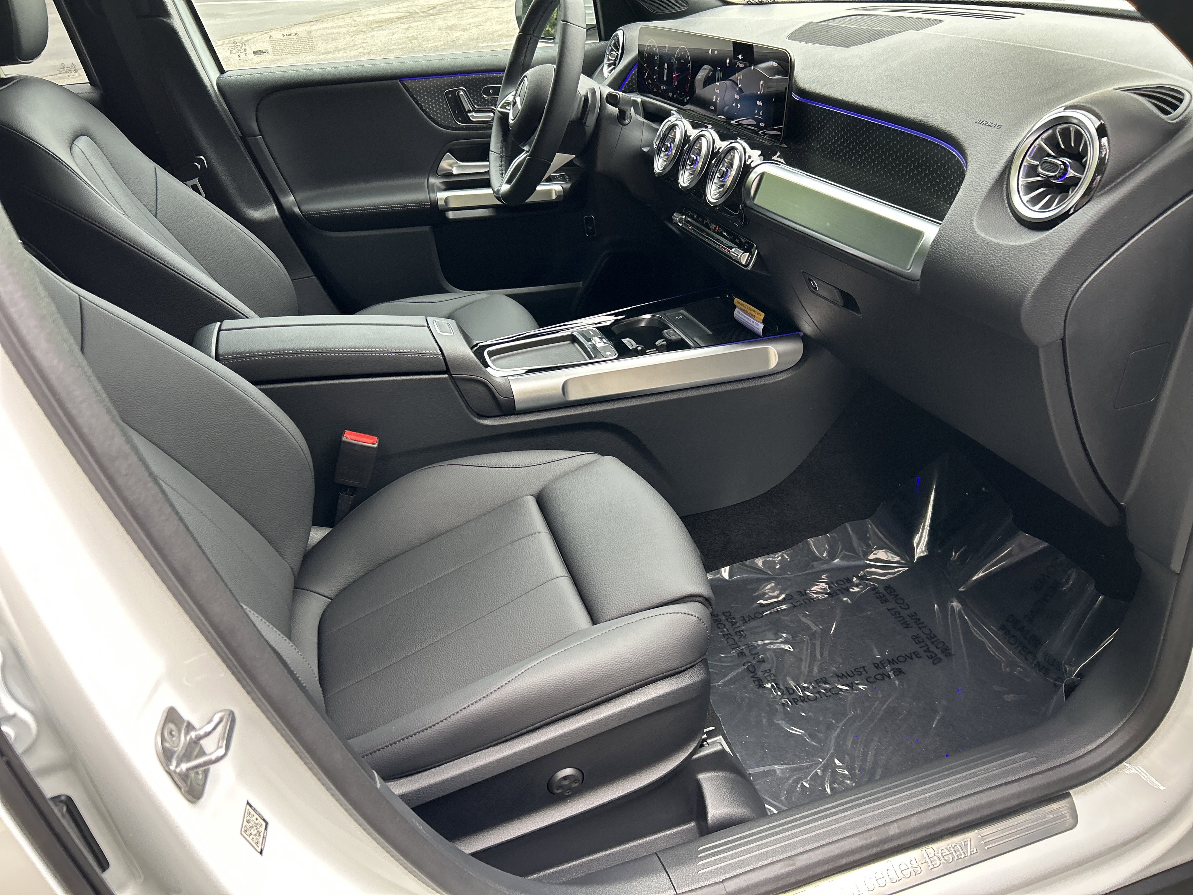New 2026 Polar White Mercedes-Benz GLB 250 4MATIC® SUV image 46