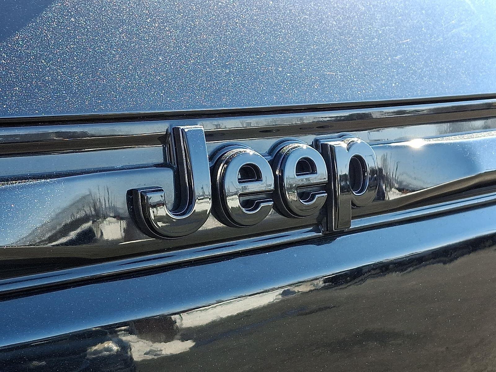 Used 2023 Diamond Black Crystal Pearlcoat Jeep Limited image 31