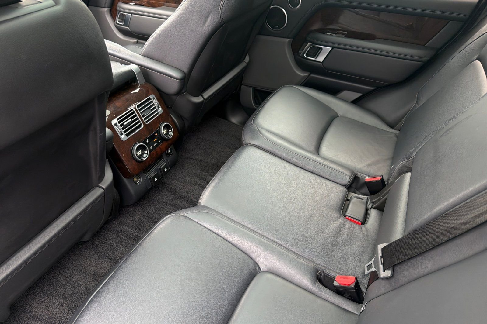 Used 2020  Land Rover SWB image 14