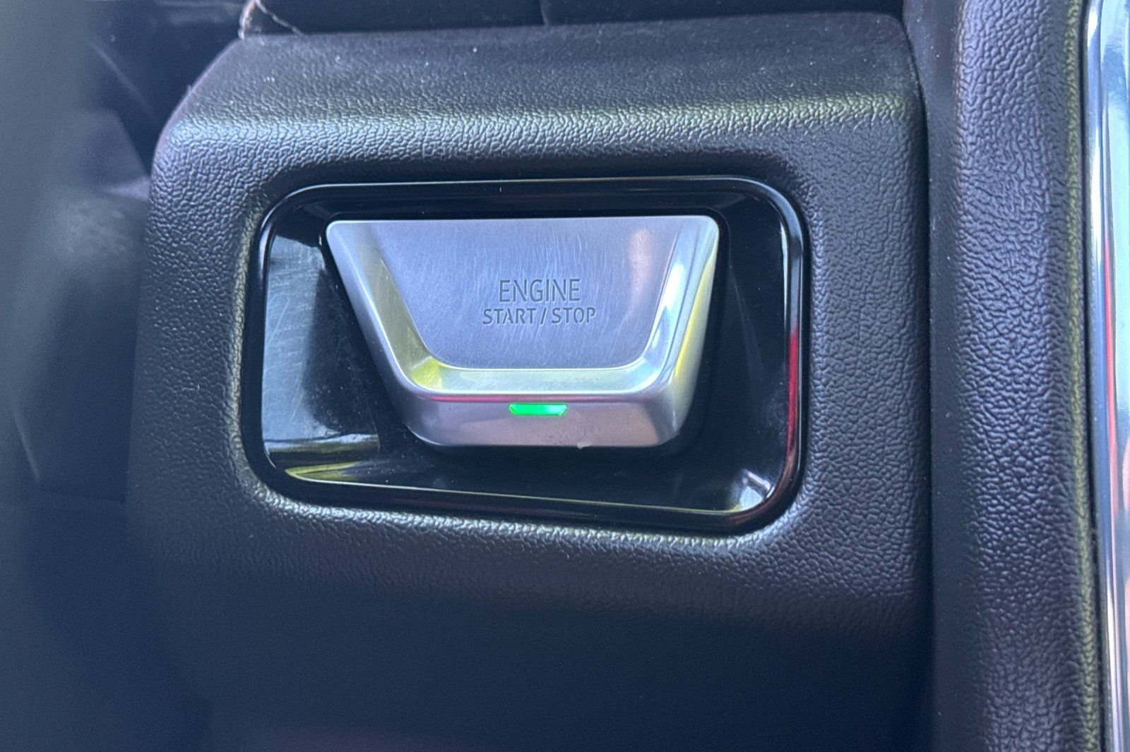 Used 2025  GMC Denali image 25