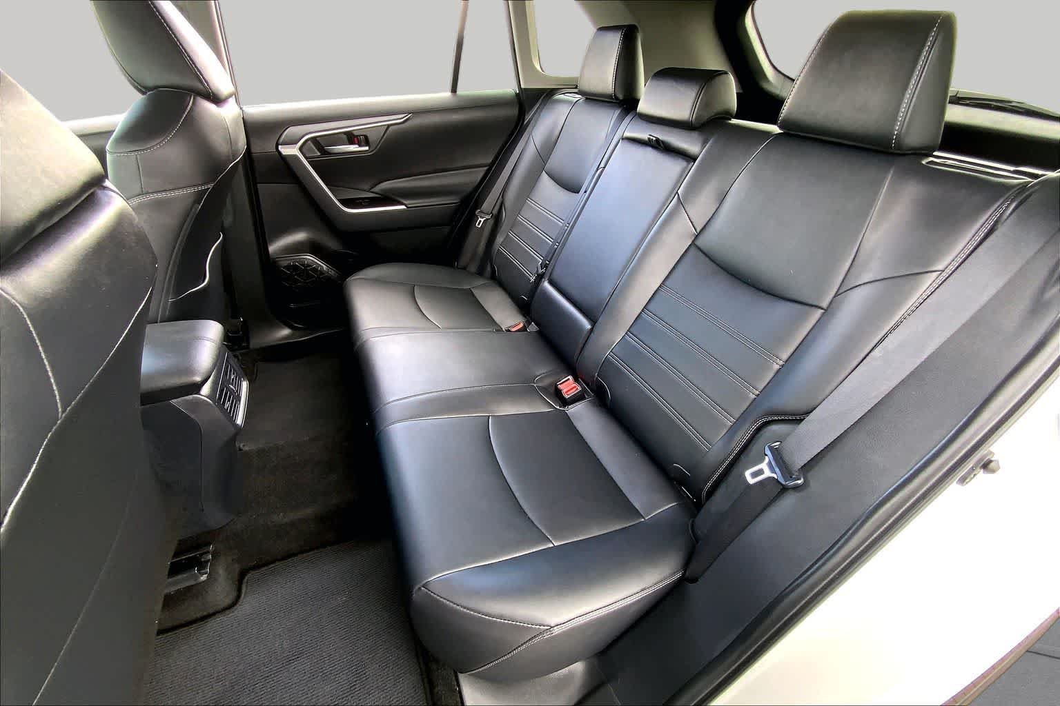 Used 2025 Wind Chill Pearl Toyota XLE Premium image 20