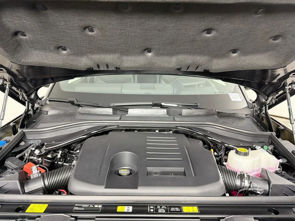 New 2026 Santorini Black Land Rover SE 7 Seats image 31
