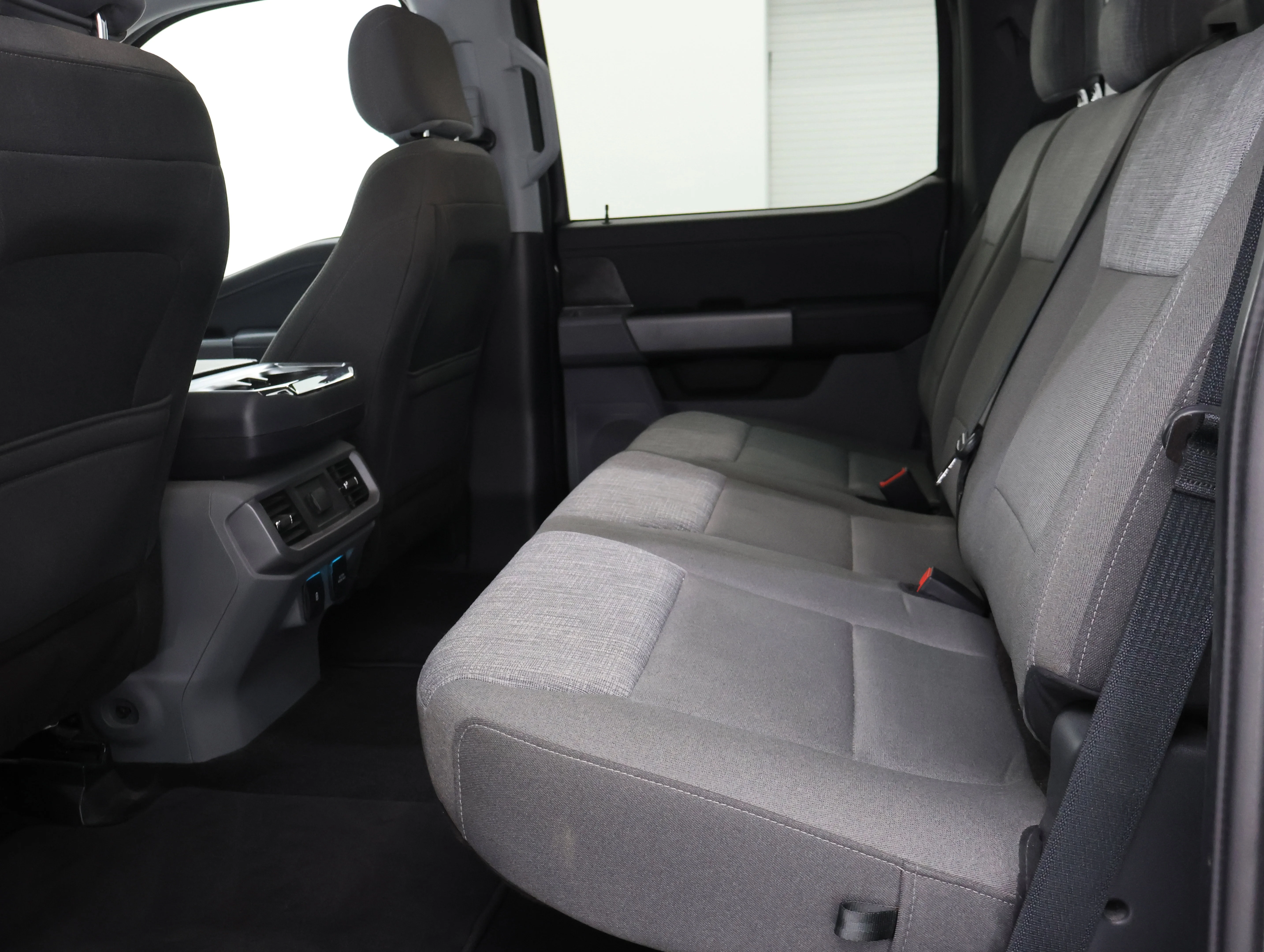 Used 2021 Guard Metallic Ford XLT image 9