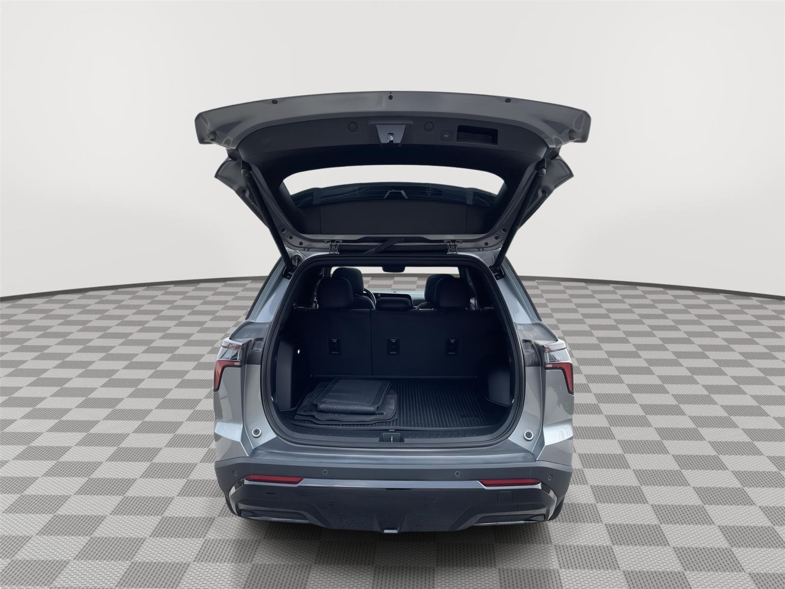 Used 2025 Sterling Gray Metallic Chevrolet AWD RS image 16