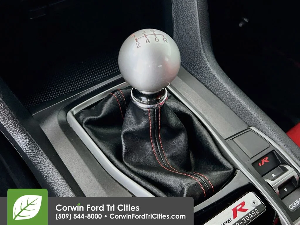 Used 2019 Rallye Red Honda Touring image 10