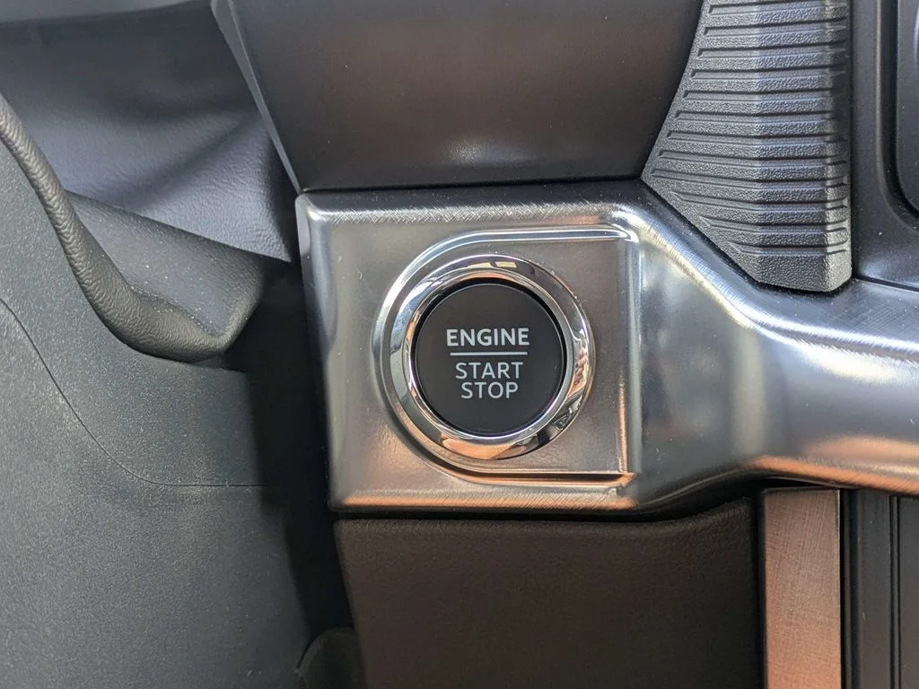 Used 2025 Agate Black Metallic Ford King Ranch image 32