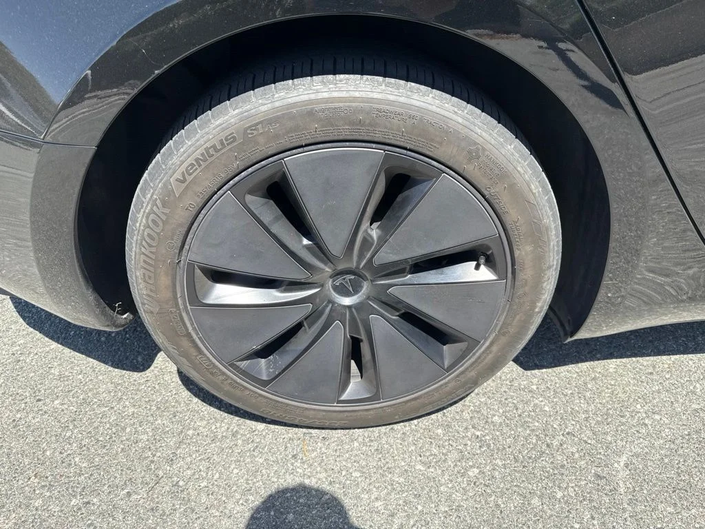 Used 2024  Tesla Base image 10