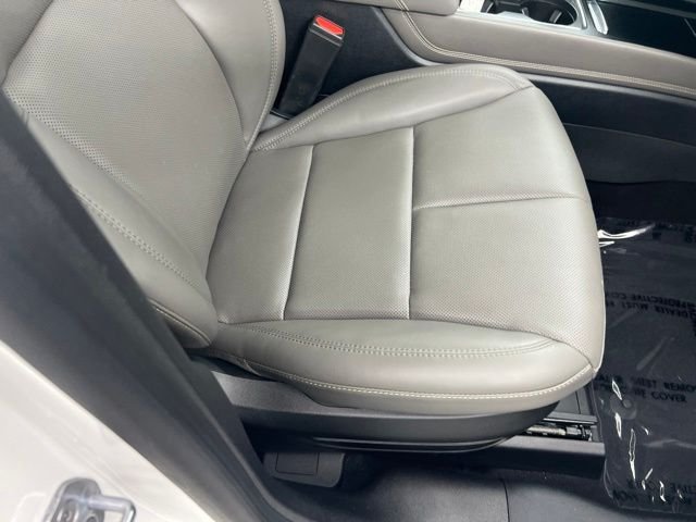 Used 2023 Pristine White Lincoln Standard image 23