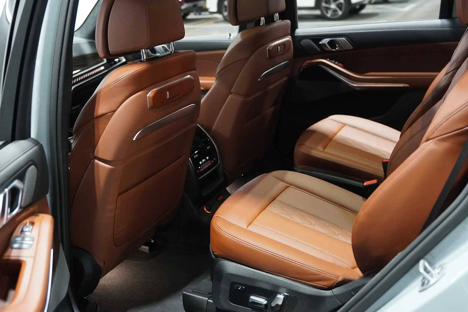 Used 2026 Brooklyn Grey Metallic BMW M60i image 24