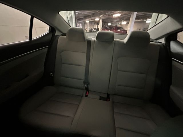 Used 2017 Black Hyundai SE image 19