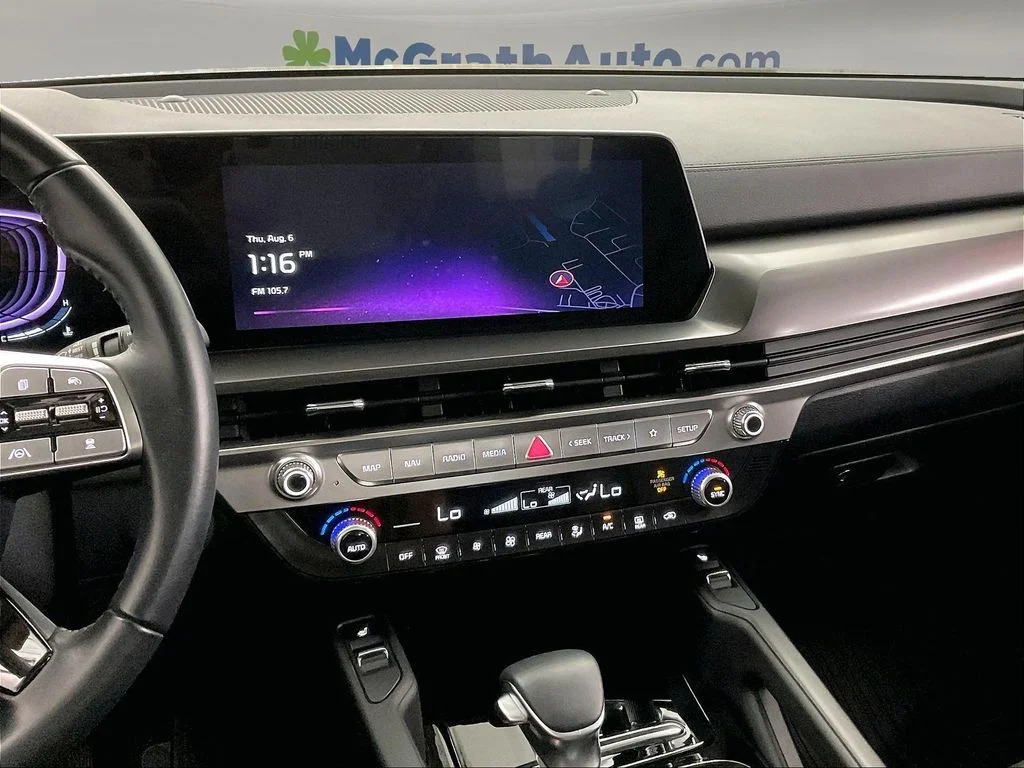 Used 2025 White Kia S image 9