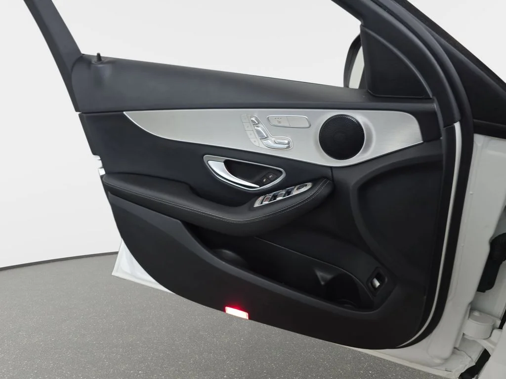 Used 2018 Polar White Mercedes-Benz C 300 image 27