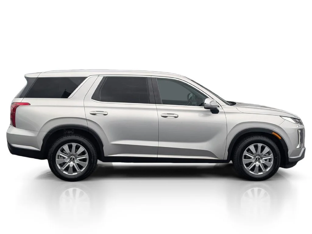 Used 2024 Typhoon Silver Hyundai SEL 7P image 6